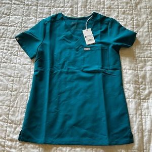 FIGS Catarina One-Pocket Top Pacific Blue